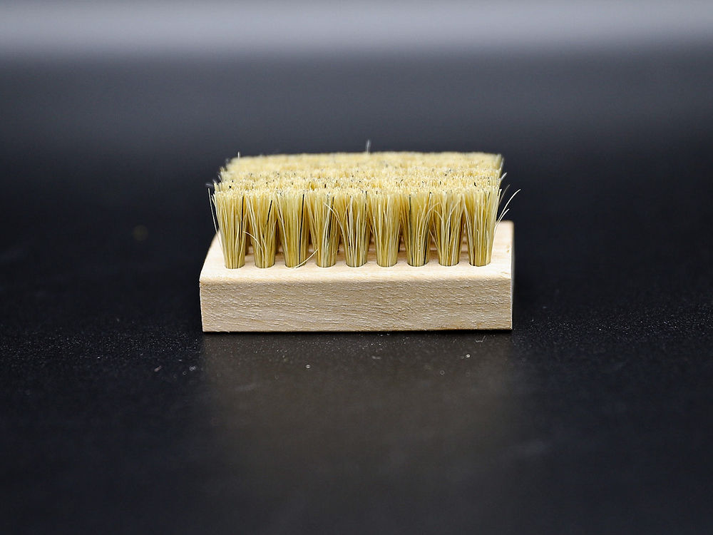 BALL PLAYER'S BALM CLEANING BRUSH BLOCK
