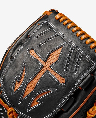 WILSON 2024 A2K B23 12” PITCHER’S BASEBALL GLOVE