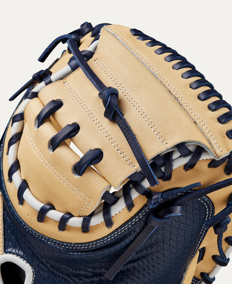 WILSON WINTER 2024 A2000® SA34SS 34” BASEBALL CATCHER'S MITT