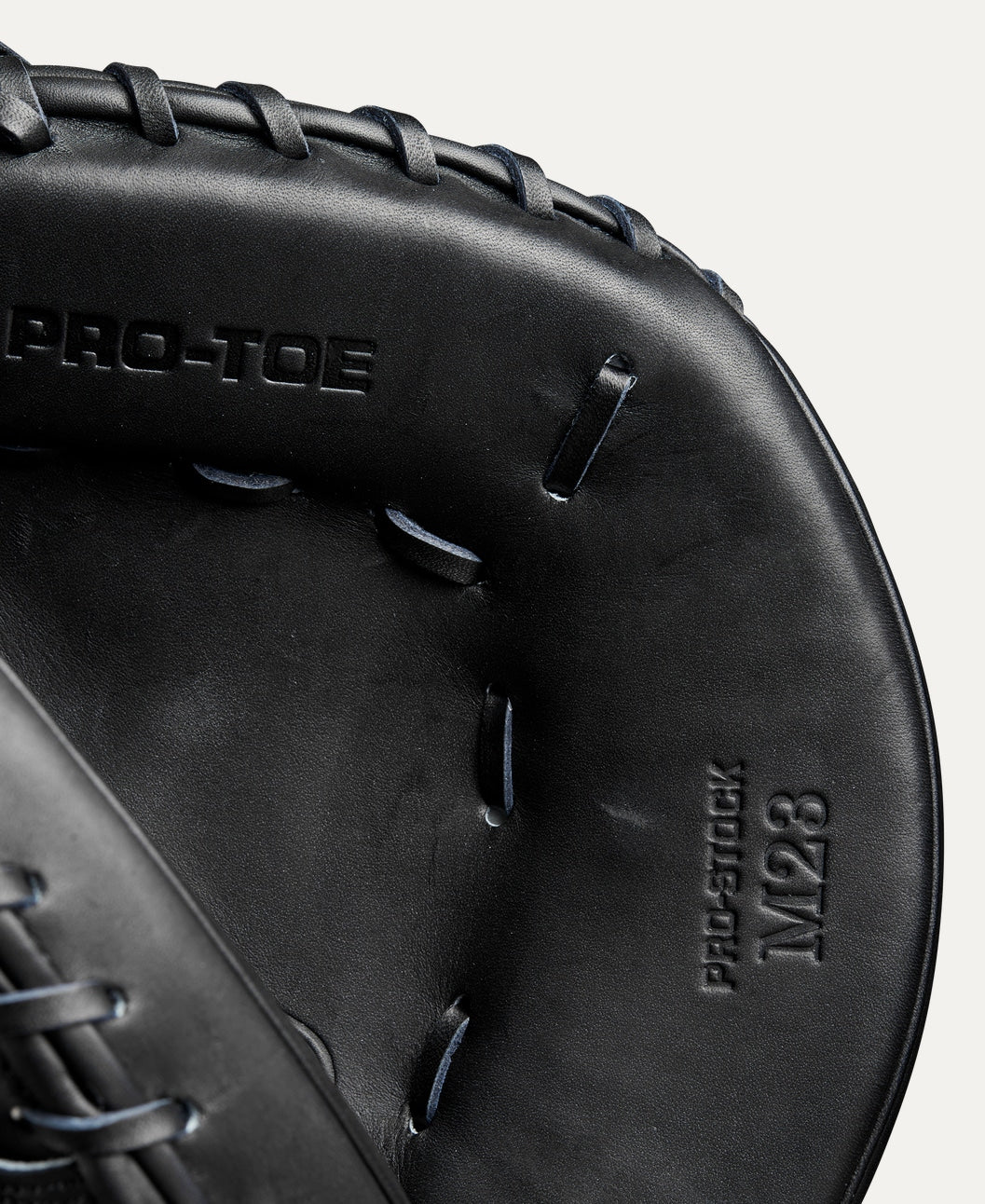 2024 WILSON BASEBALL CLASSICS SERIES A2000 M23 33.5" BASEBALL CATCHER'S MITT