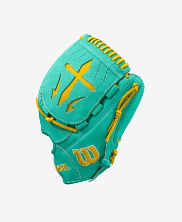 WILSON FALL 2024 A2000® B23 12” PITCHER'S BASEBALL GLOVE