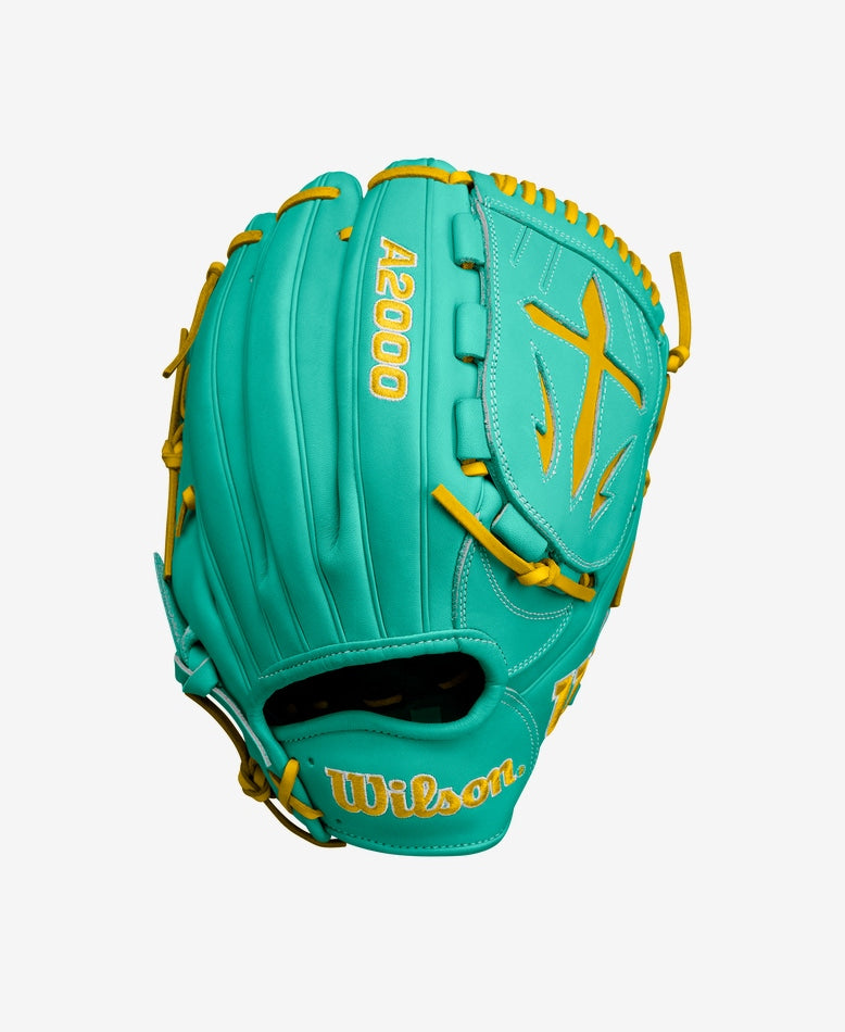 WILSON FALL 2024 A2000® B23 12” PITCHER'S BASEBALL GLOVE