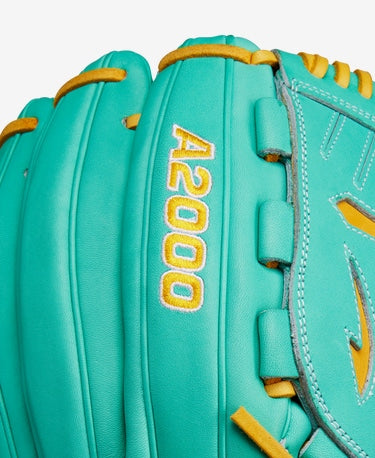 WILSON FALL 2024 A2000® B23 12” PITCHER'S BASEBALL GLOVE