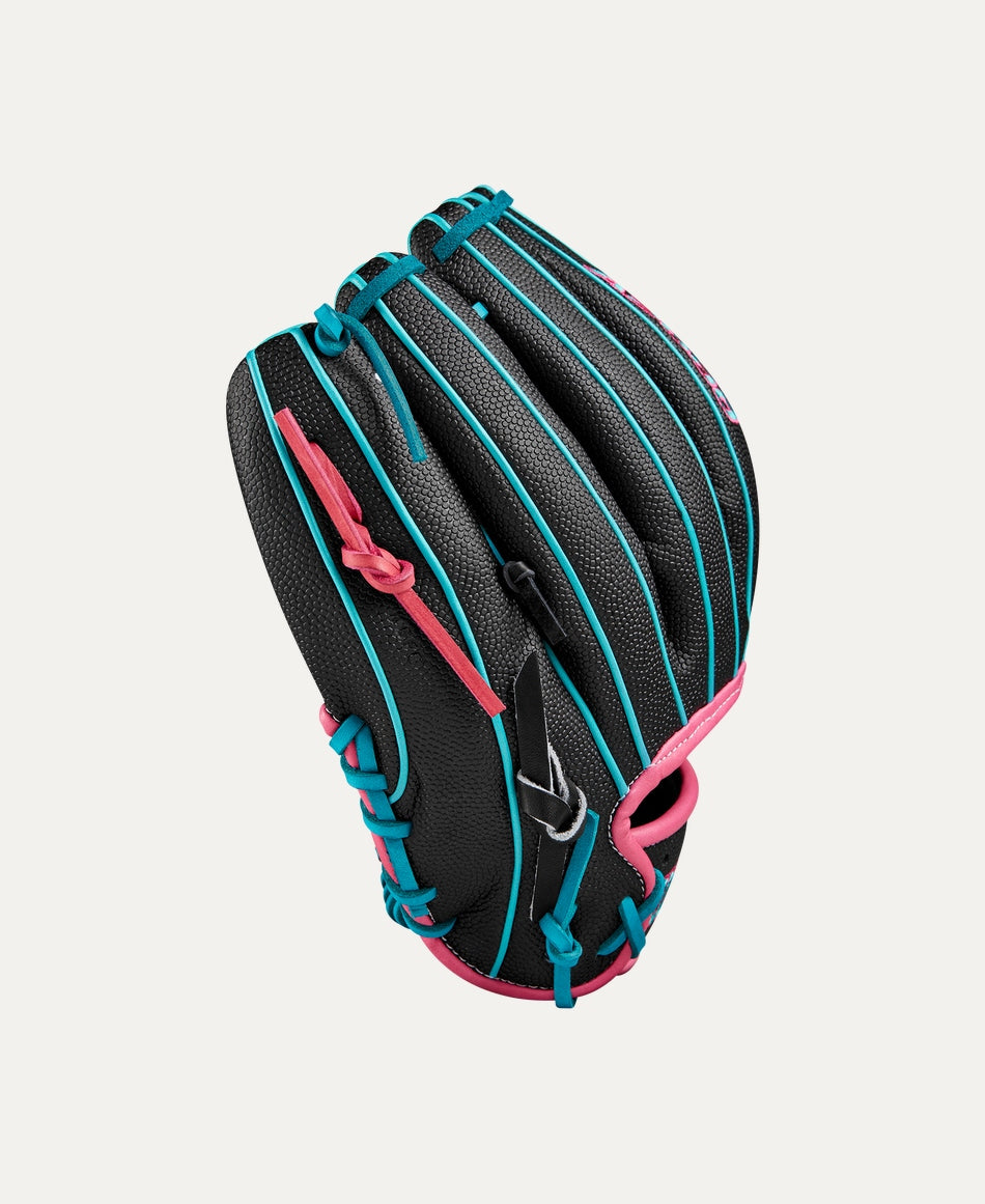 WILSON WINTER 2024 A2000® SC1786SS 11.5” INFIELD BASEBALL GLOVE