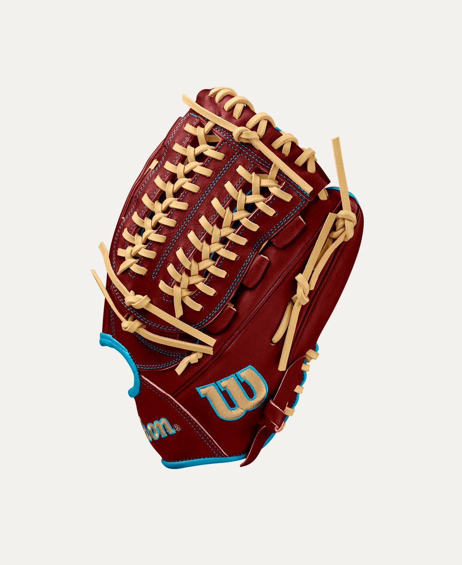 WILSON WINTER 2024 A2000® D33 11.75” PITCHER'S BASEBALL GLOVE