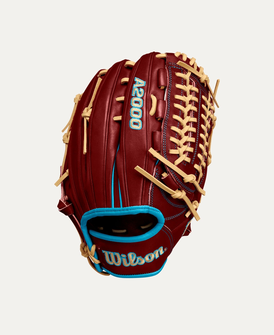 WILSON WINTER 2024 A2000® D33 11.75” PITCHER'S BASEBALL GLOVE