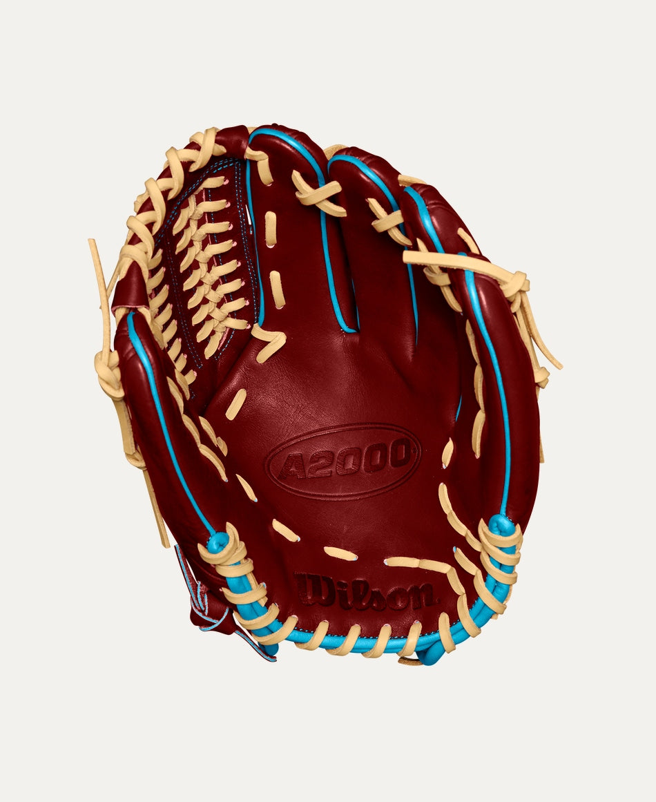 WILSON WINTER 2024 A2000® D33 11.75” PITCHER'S BASEBALL GLOVE