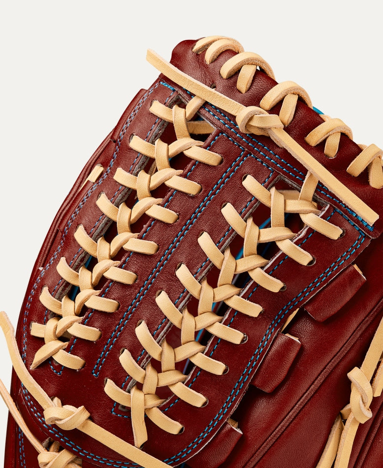 WILSON WINTER 2024 A2000® D33 11.75” PITCHER'S BASEBALL GLOVE