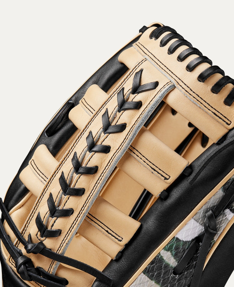 WILSON WINTER 2024 A2000® 1810 12.75” OUTFIELD BASEBALL GLOVE