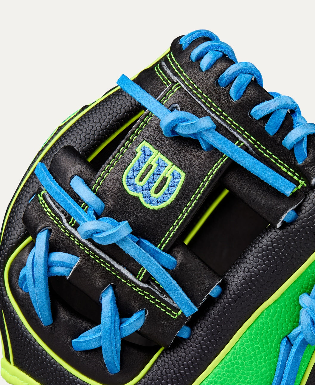 WILSON FALL 2025 A2000® PF88SS 11.25” INFIELD BASEBALL GLOVE