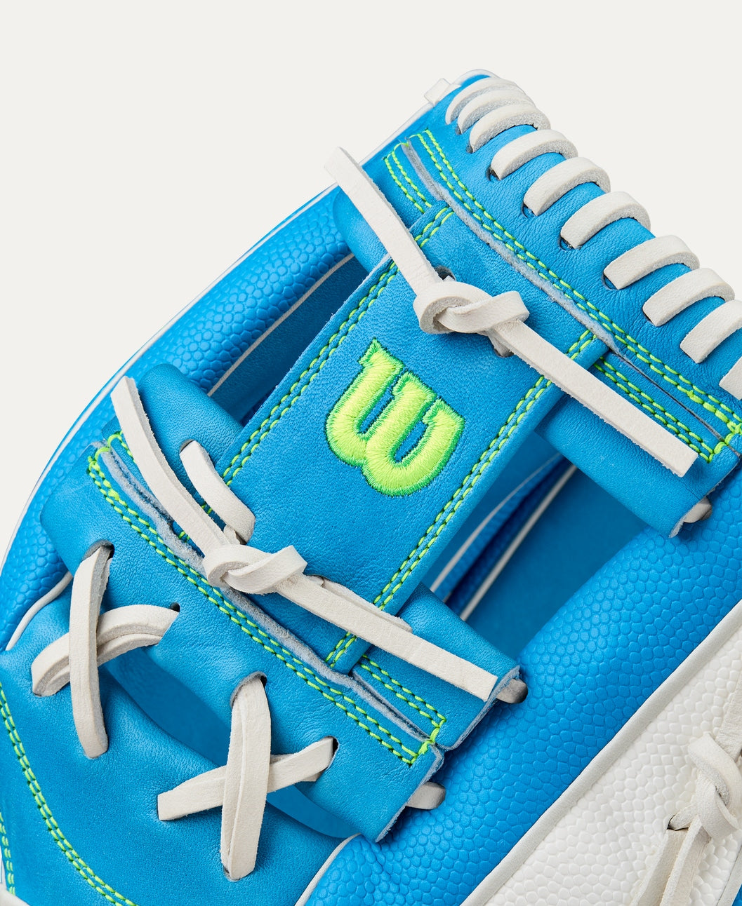 WILSON FALL 2025 A2000® H12SS 12” INFIELD FASTPITCH SOFTBALL GLOVE