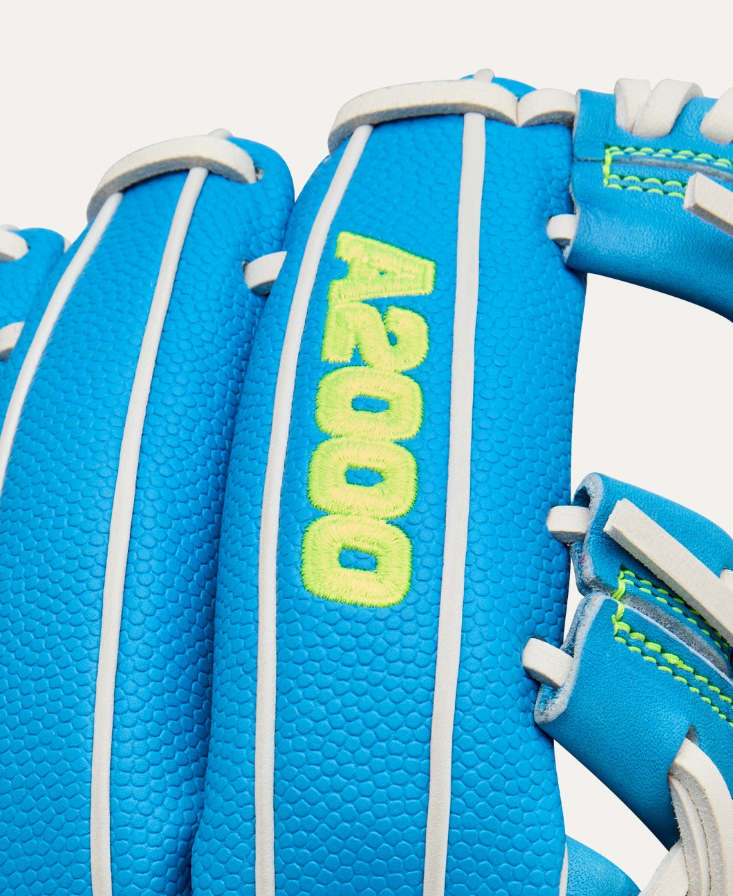 WILSON FALL 2025 A2000® H12SS 12” INFIELD FASTPITCH SOFTBALL GLOVE