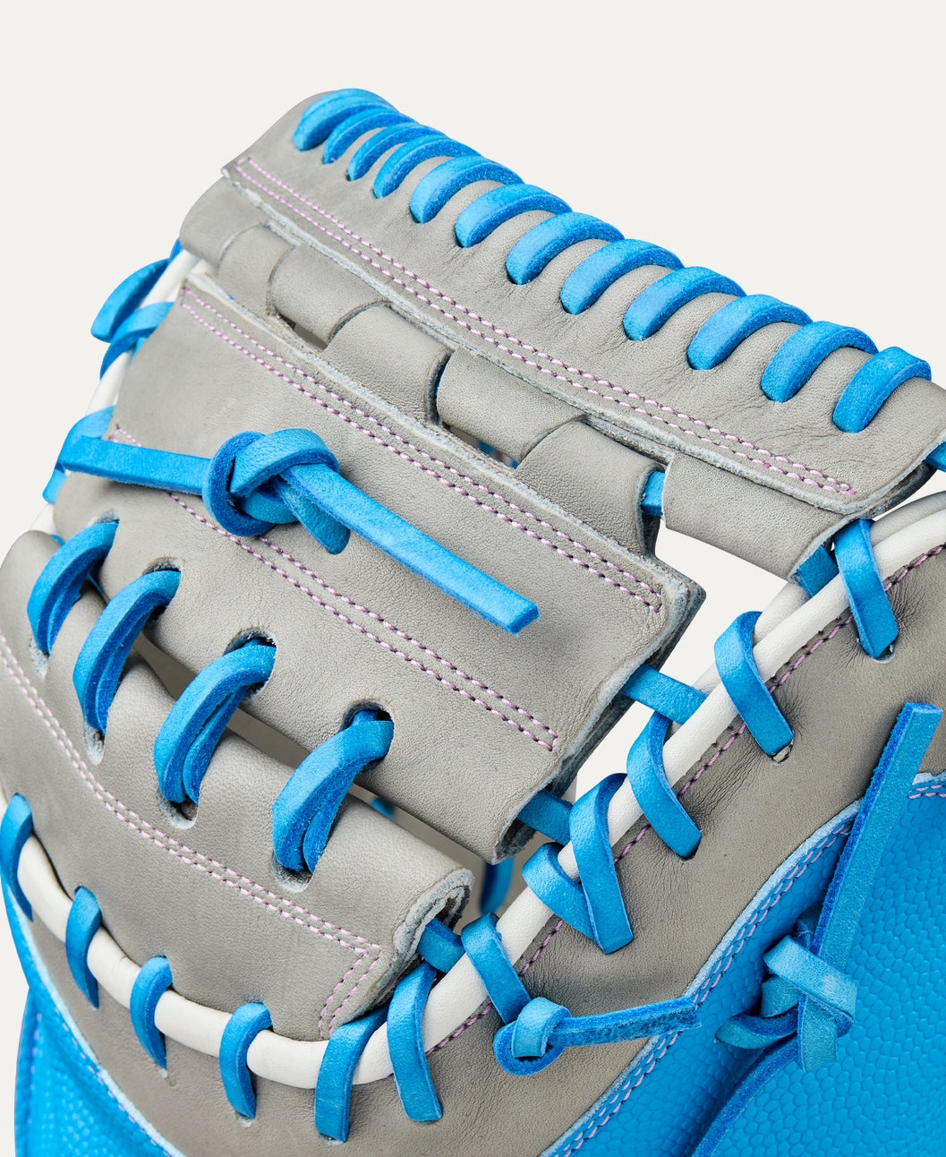 WILSON FALL 2025 A2000® FPCM23SS 34” FASTPITCH SOFTBALL CATCHER'S MITT