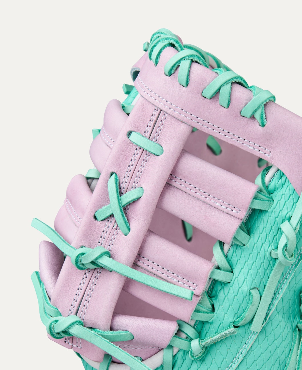 WILSON WINTER 2025 A2000® 1620FPSS 12.5” FASTPITCH SOFTBALL FIRST BASE MITT