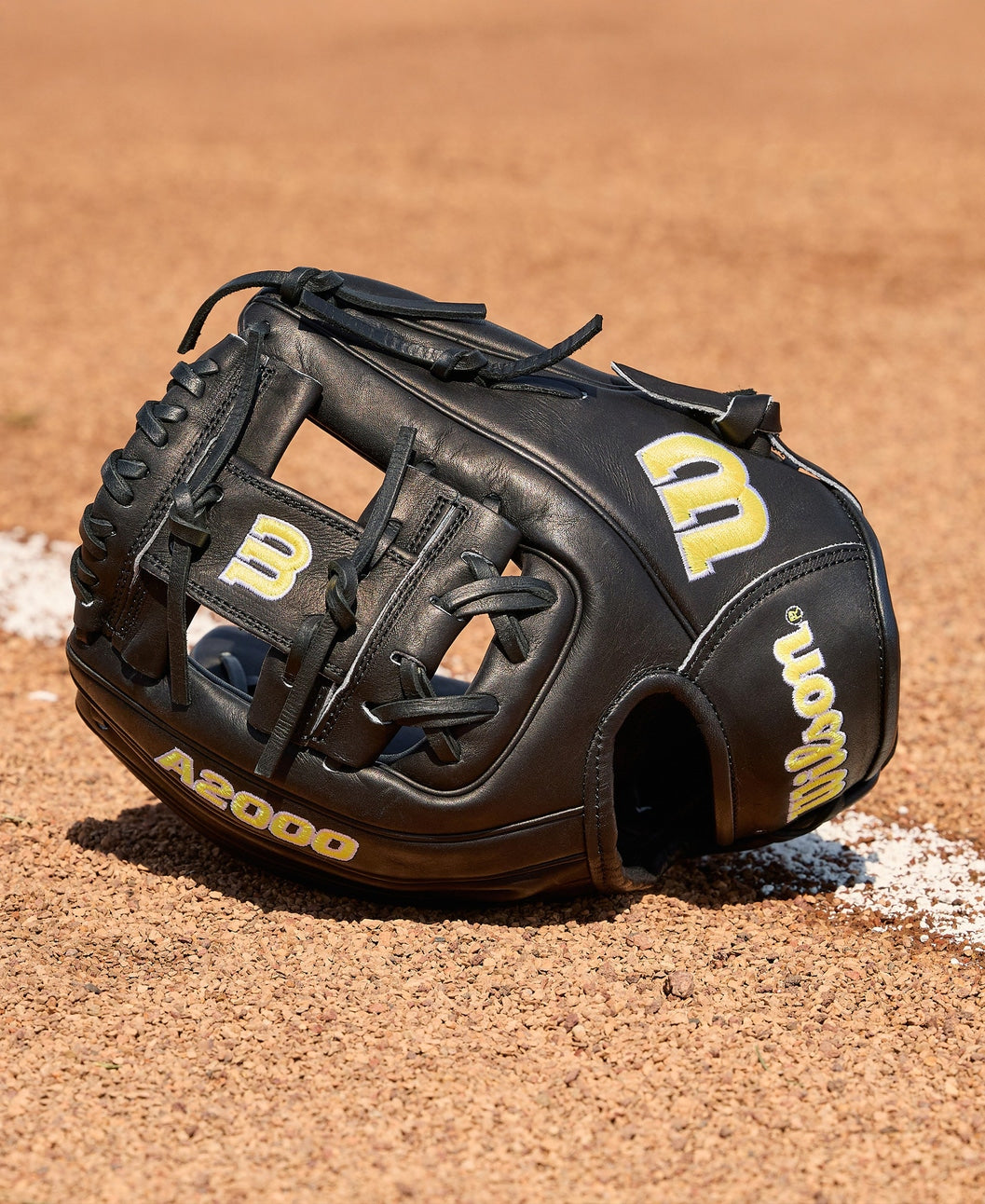 2026 A2000 CLASSICS SERIES 1788 11.25” INFIELD BASEBALL GLOVE