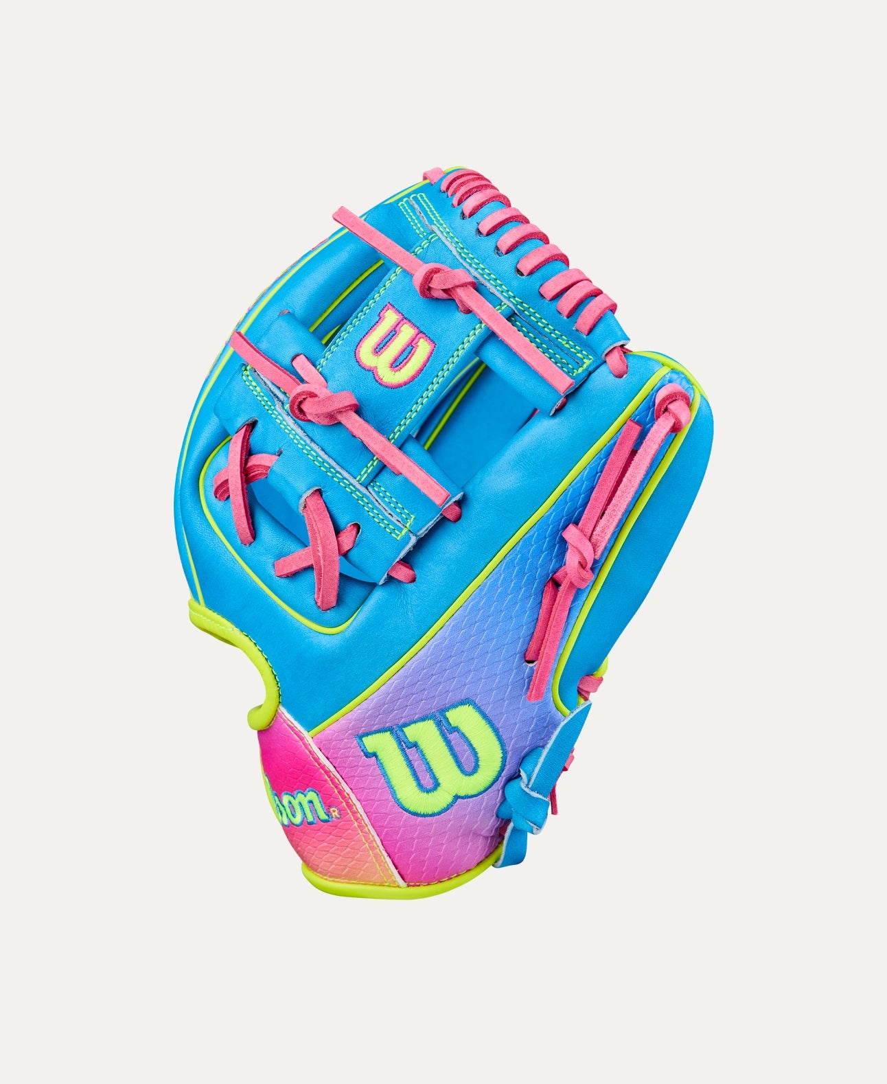 WILSON 2026 LOVE THE MOMENT™ A2000® DP15 11.5” INFIELD BASEBALL GLOVE