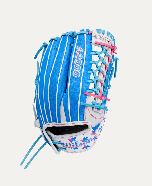 WILSON LOVE THE MOMENT™ A2000 T125 12.5" OUTFIELD FASTPITCH GLOVE