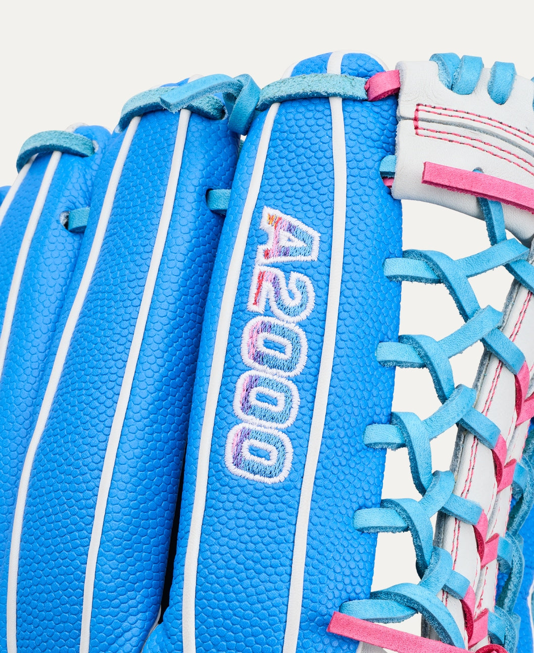 WILSON LOVE THE MOMENT™ A2000 T125 12.5" OUTFIELD FASTPITCH GLOVE