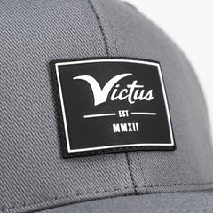 VICTUS EST. HAT